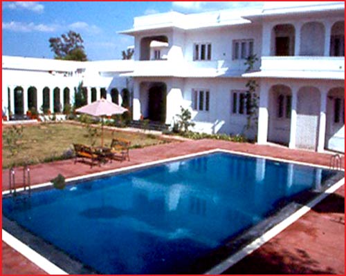 Udai Vilas Palace - Pool